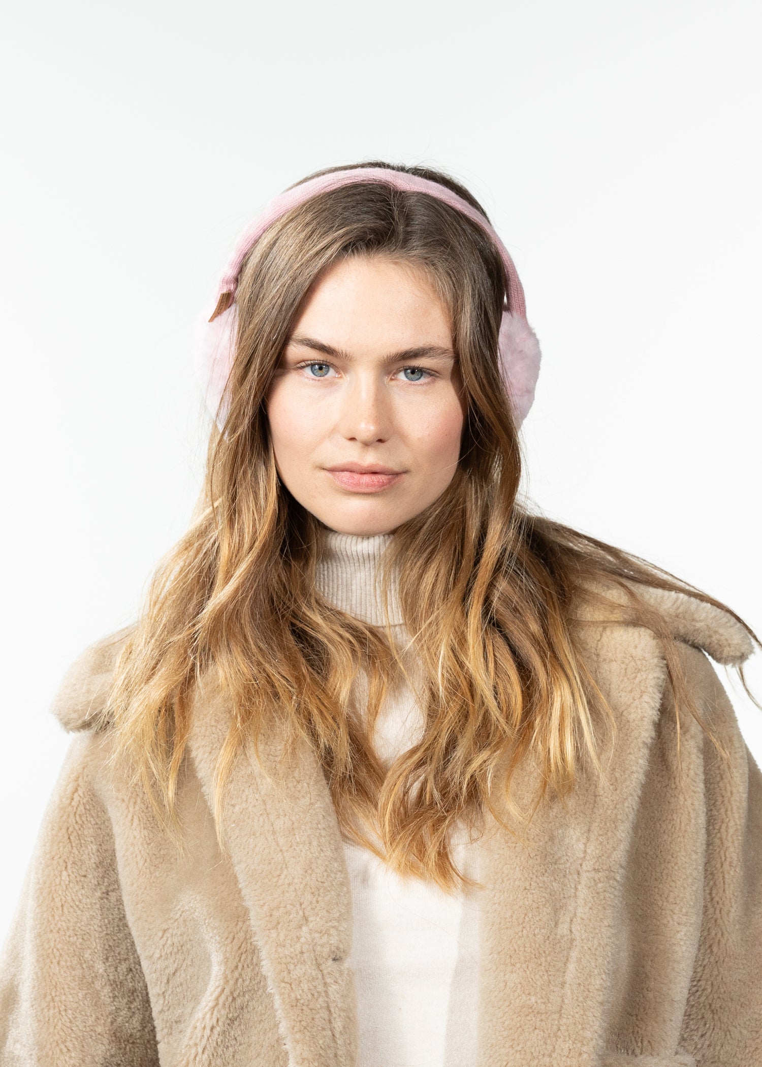 Women Plush Earmuffs light pink - Front