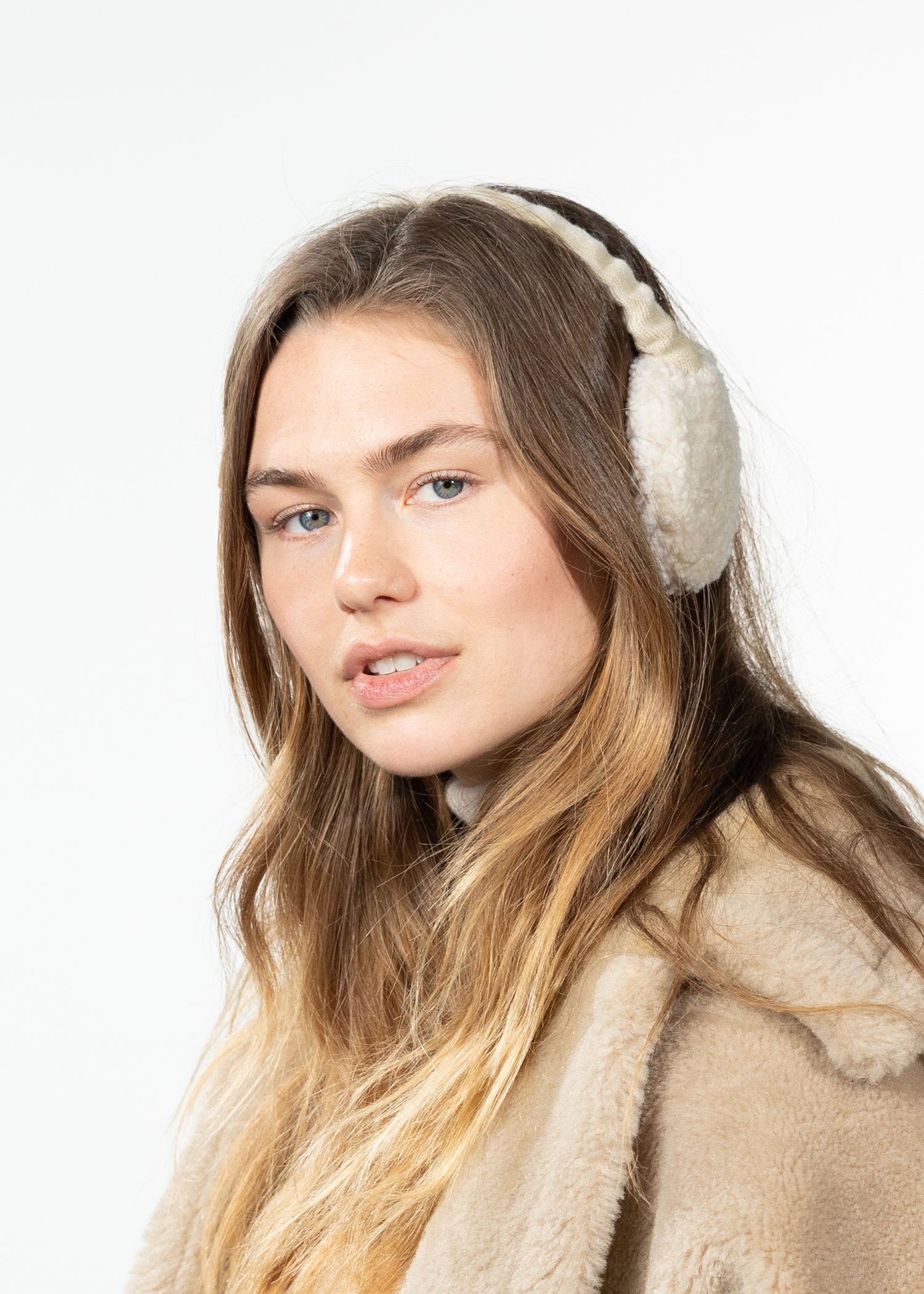 Women Browniez Earmuffs cream - Side