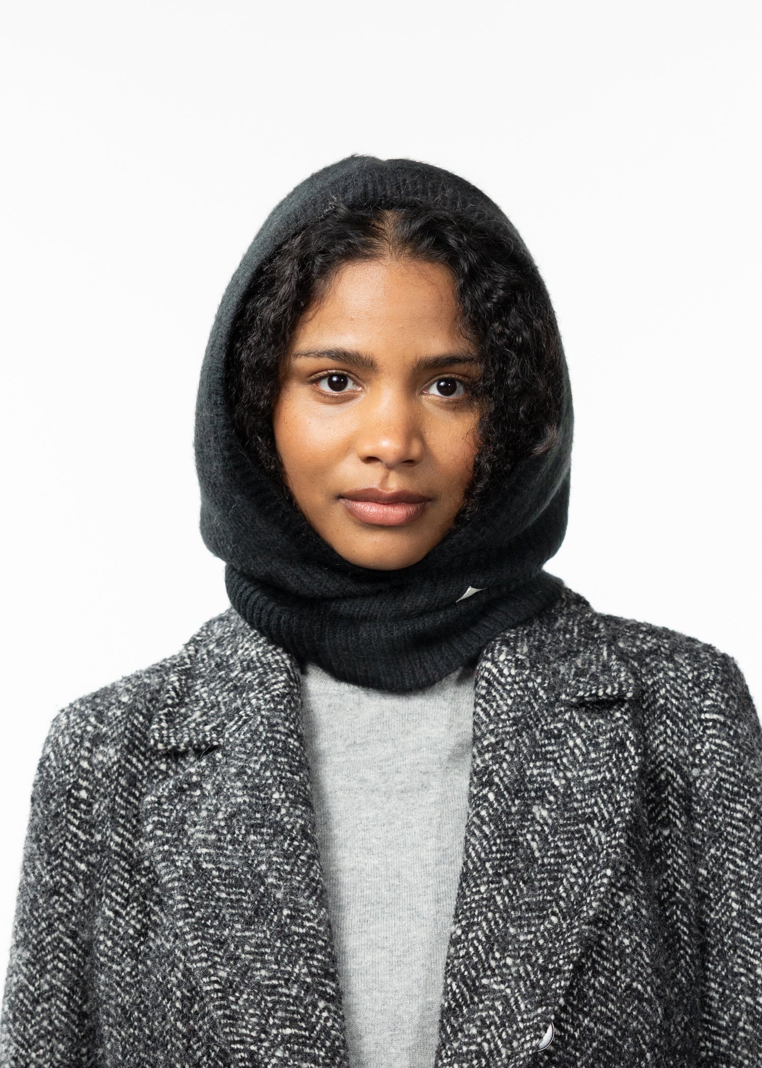 Women Karesa Hood black - Front