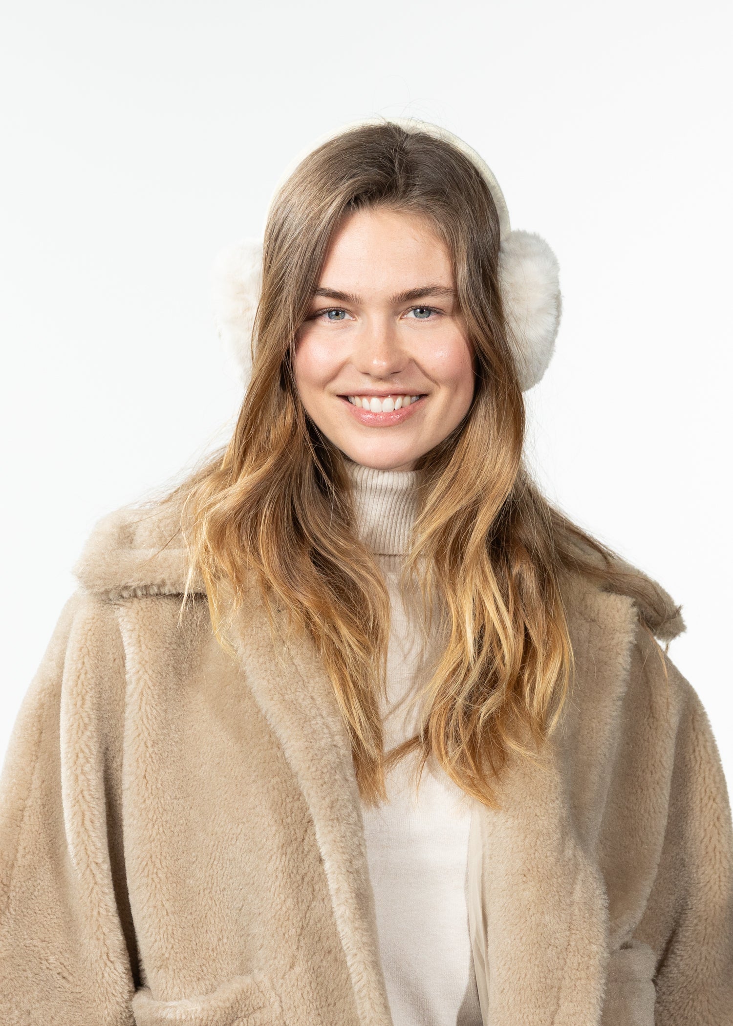 Women Bigwit Earmuffs cream - Front