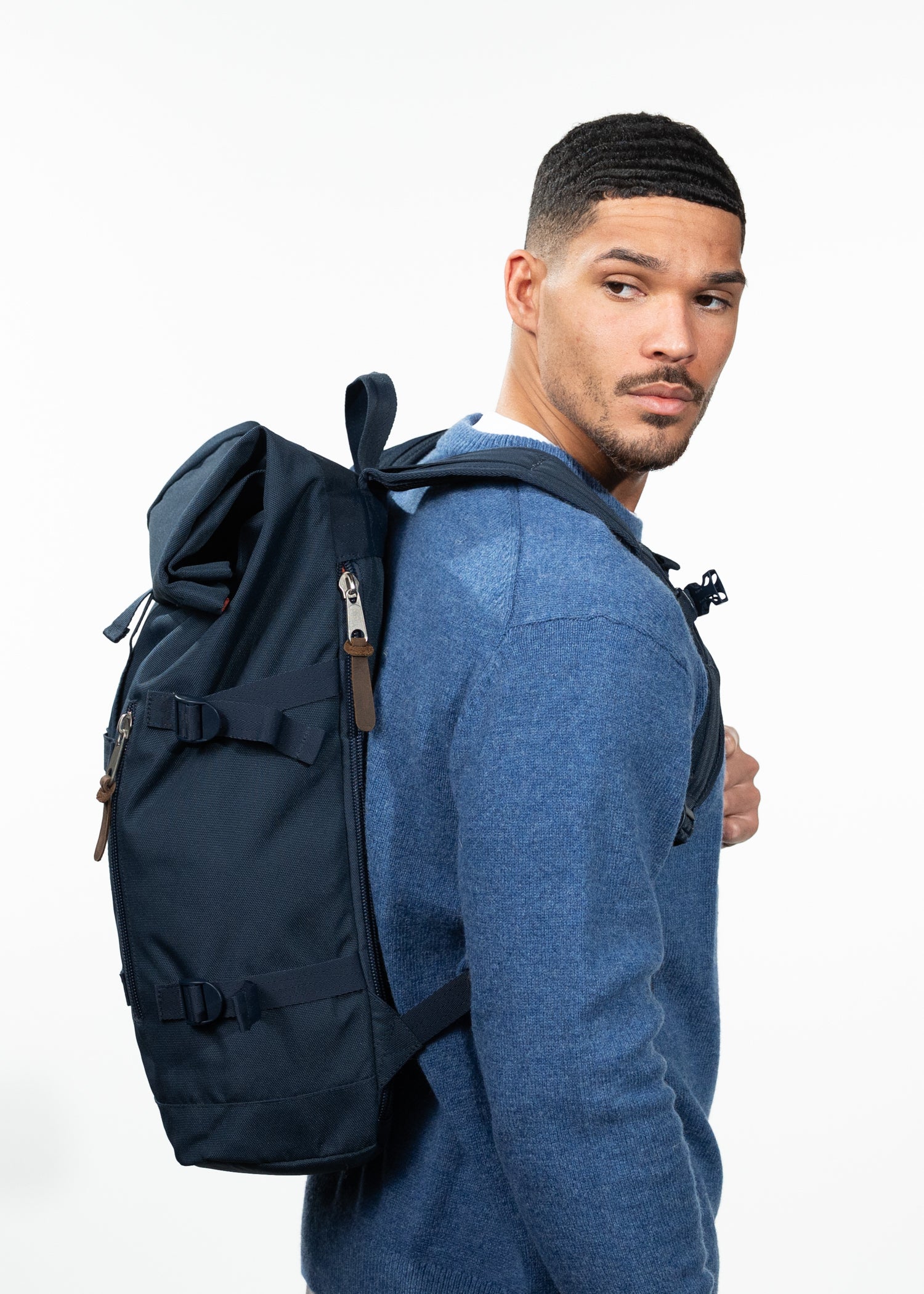 Bags Mountain Backpack navy - Side