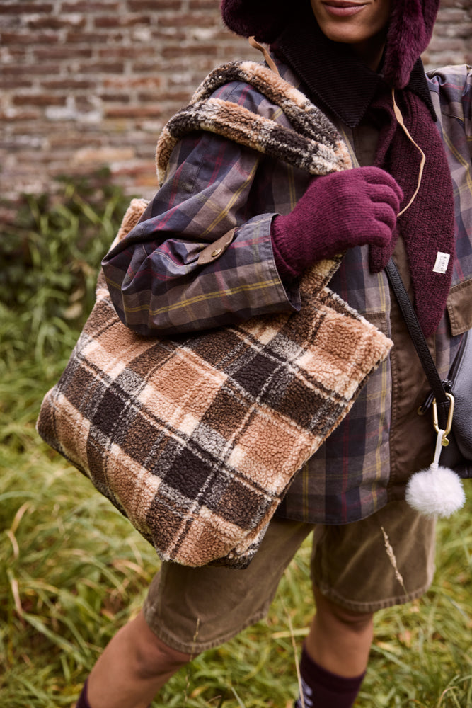Bags Bugbane Shopper dark brown - Model