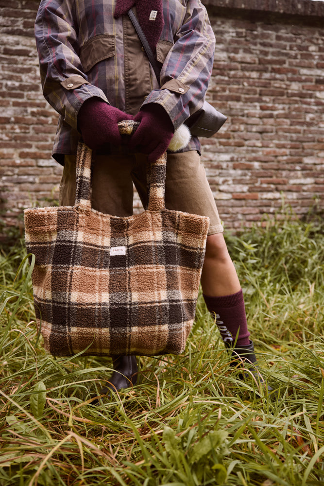 Bags Bugbane Shopper dark brown - Model