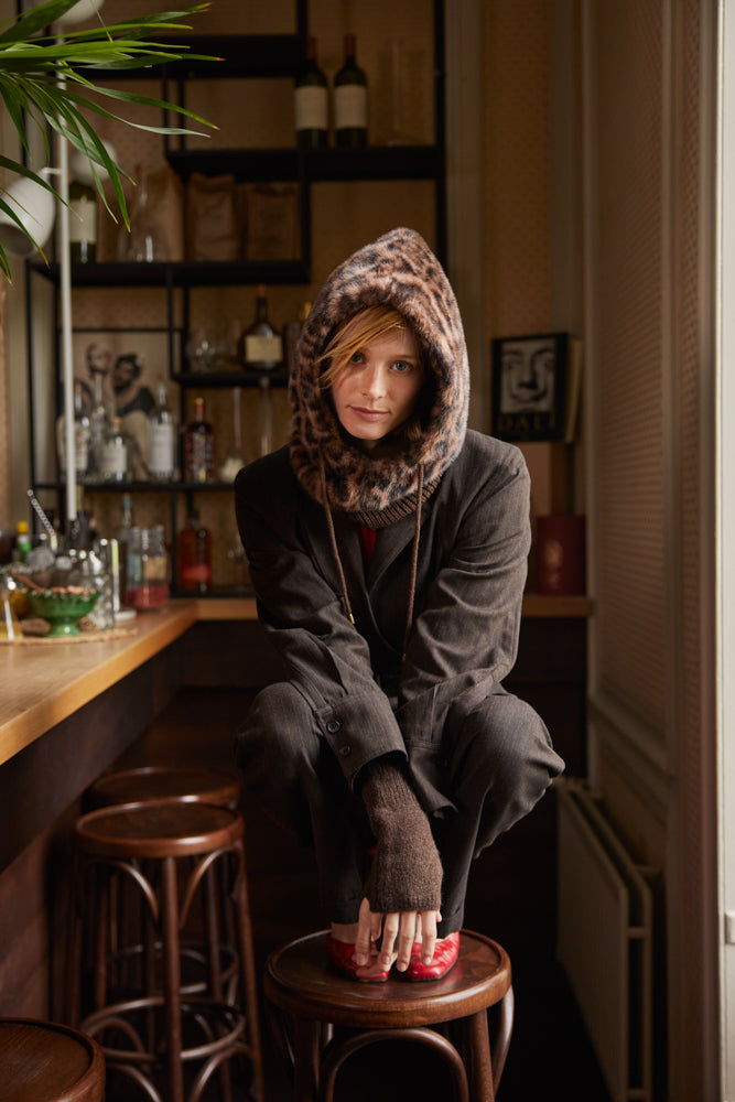 Women Eliess Hood print brown - Model