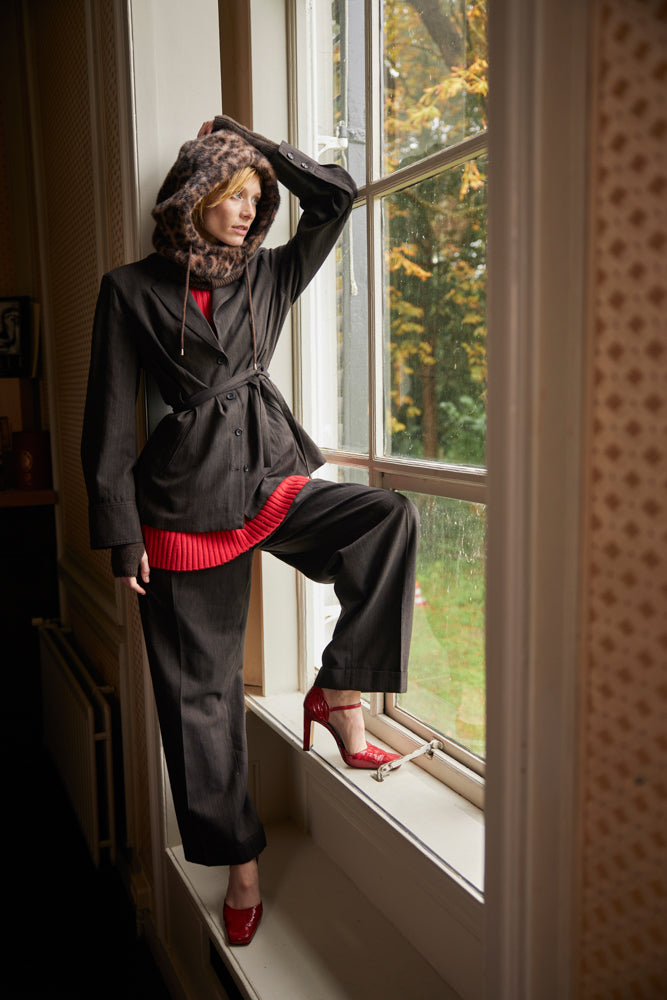 Women Eliess Hood print brown - Model