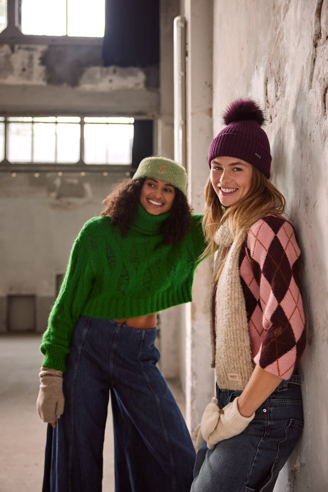 Women Kenzie Beanie aubergine - Model