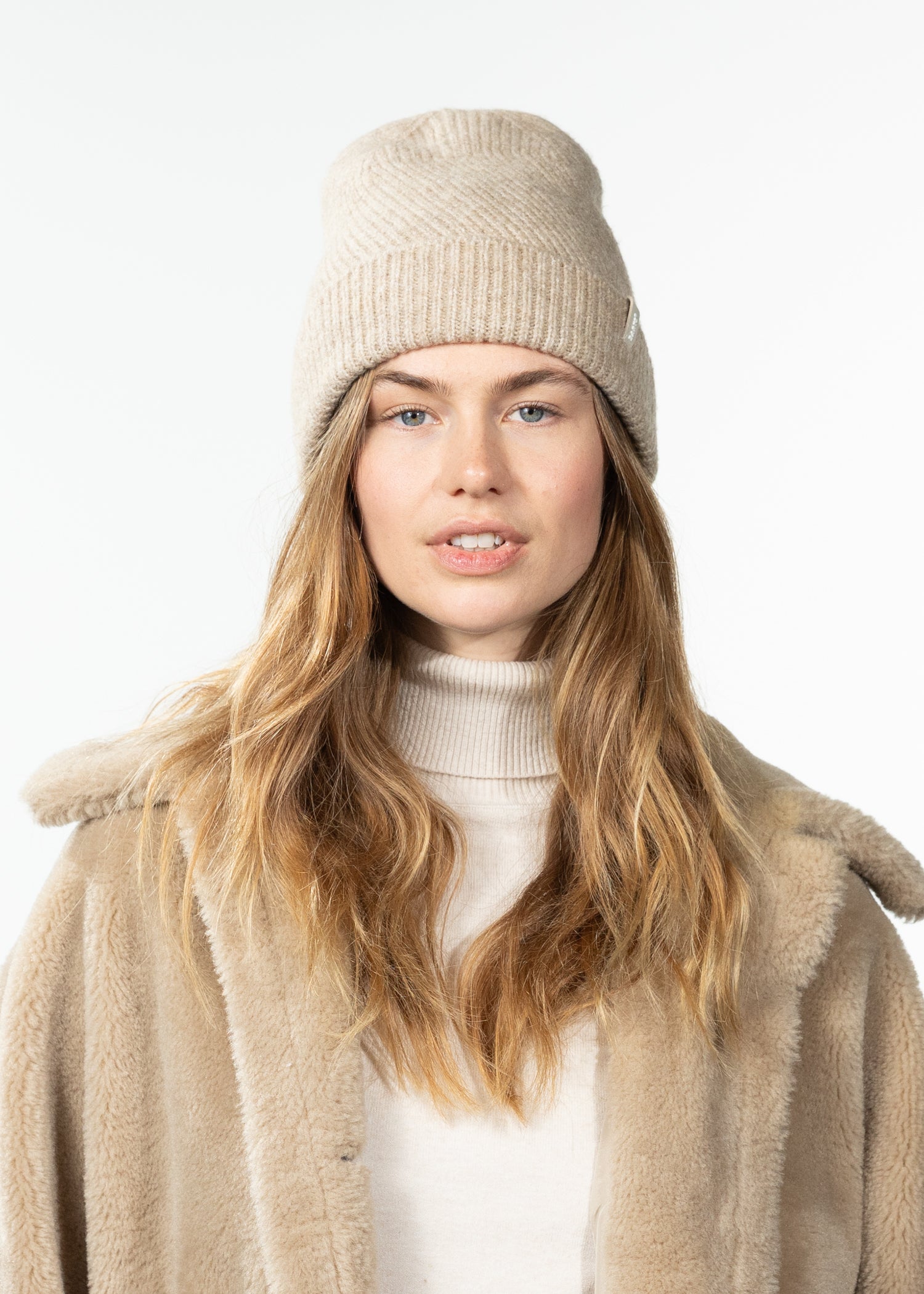 Women Kirinda Beanie light brown - Front