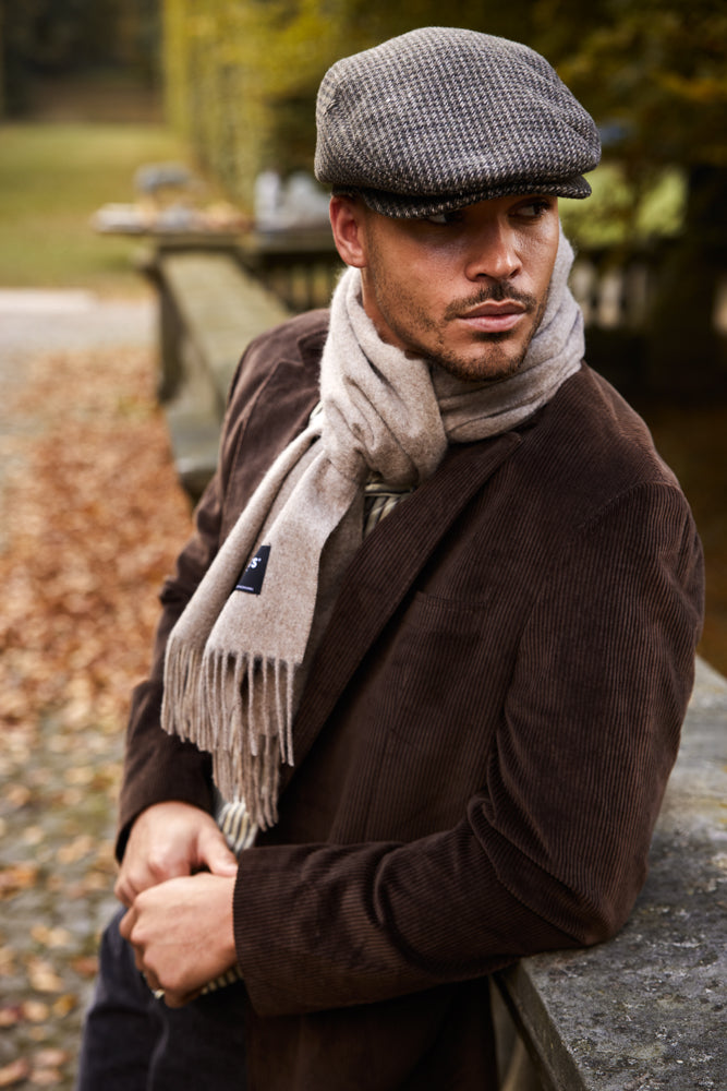Unisex Kristjen Scarf light brown - Model