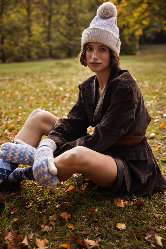 Women Nakarah Beanie cream - Model