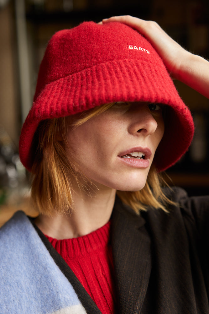Women Limatu Hat red - Model