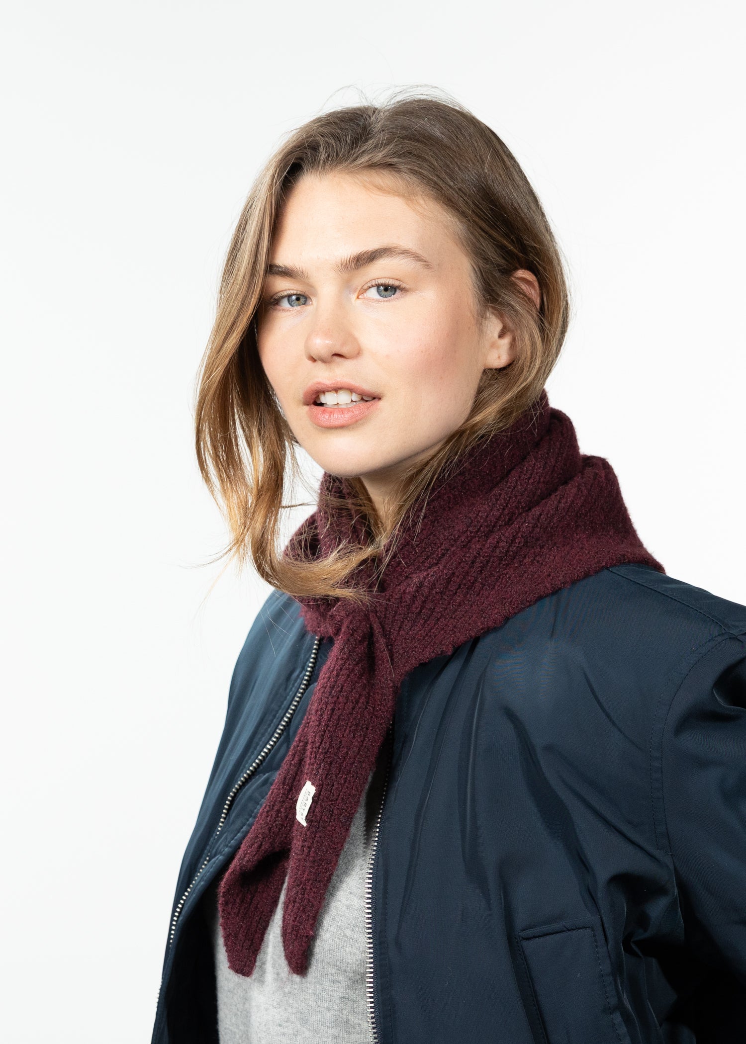 Women Neolana Scarf aubergine - Side