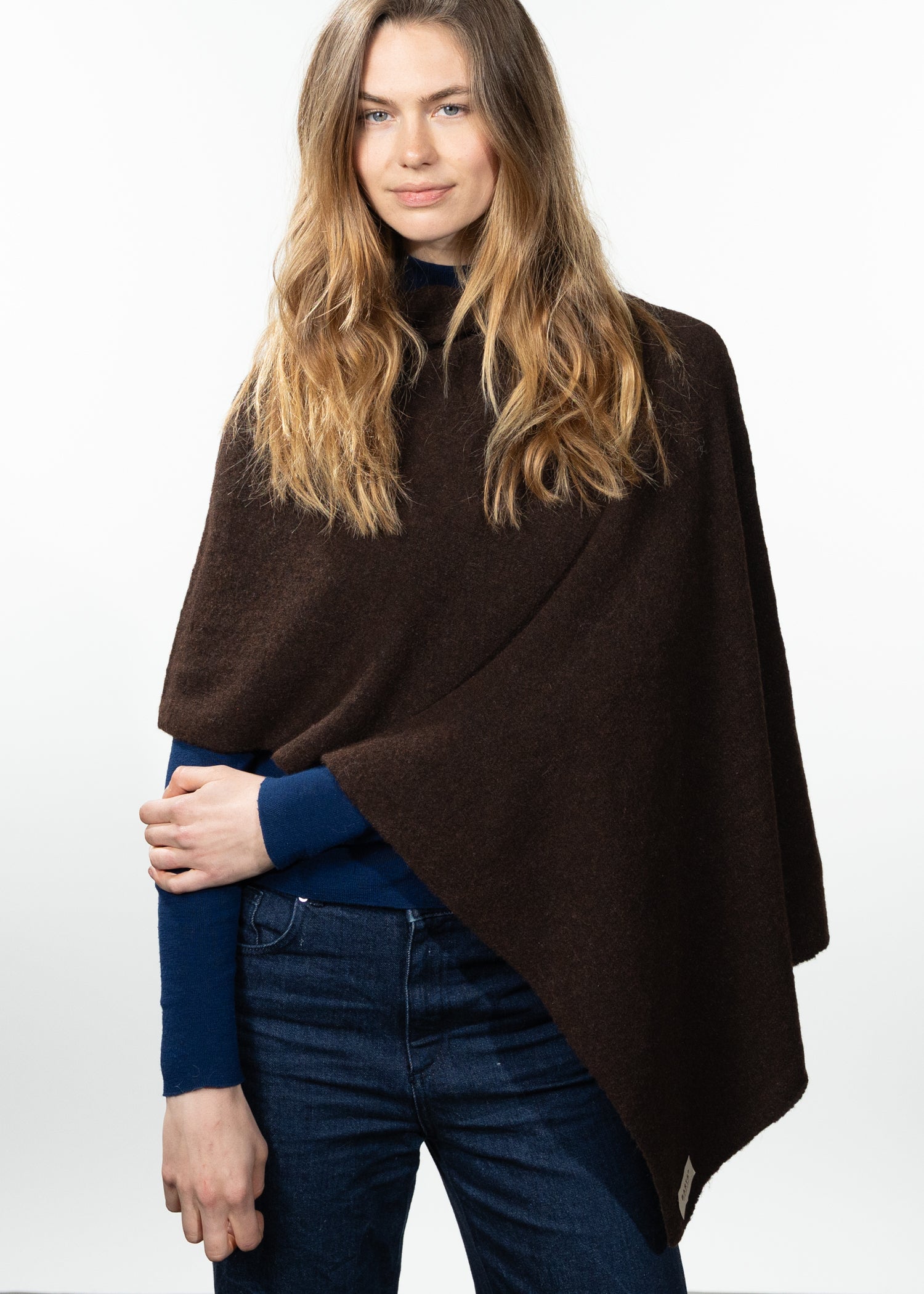 Women Bethina Poncho dark brown - Front