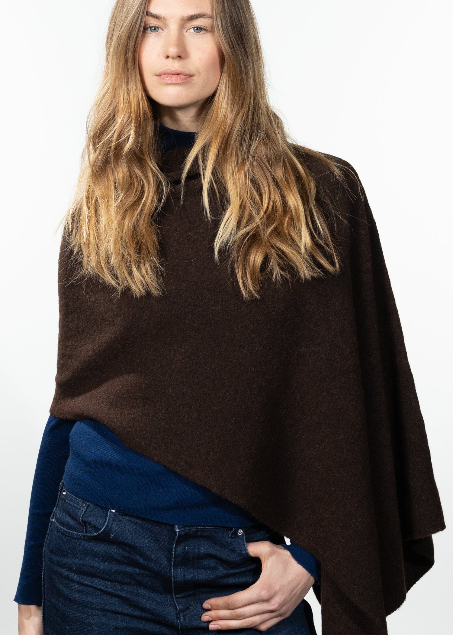 Women Bethina Poncho dark brown - Front