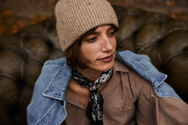 Women Donellah Beanie light brown - Model