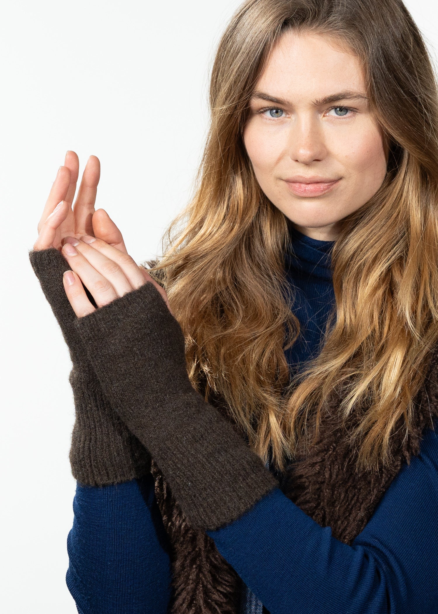 Women Fhearna Fingerless Gloves dark brown - Front