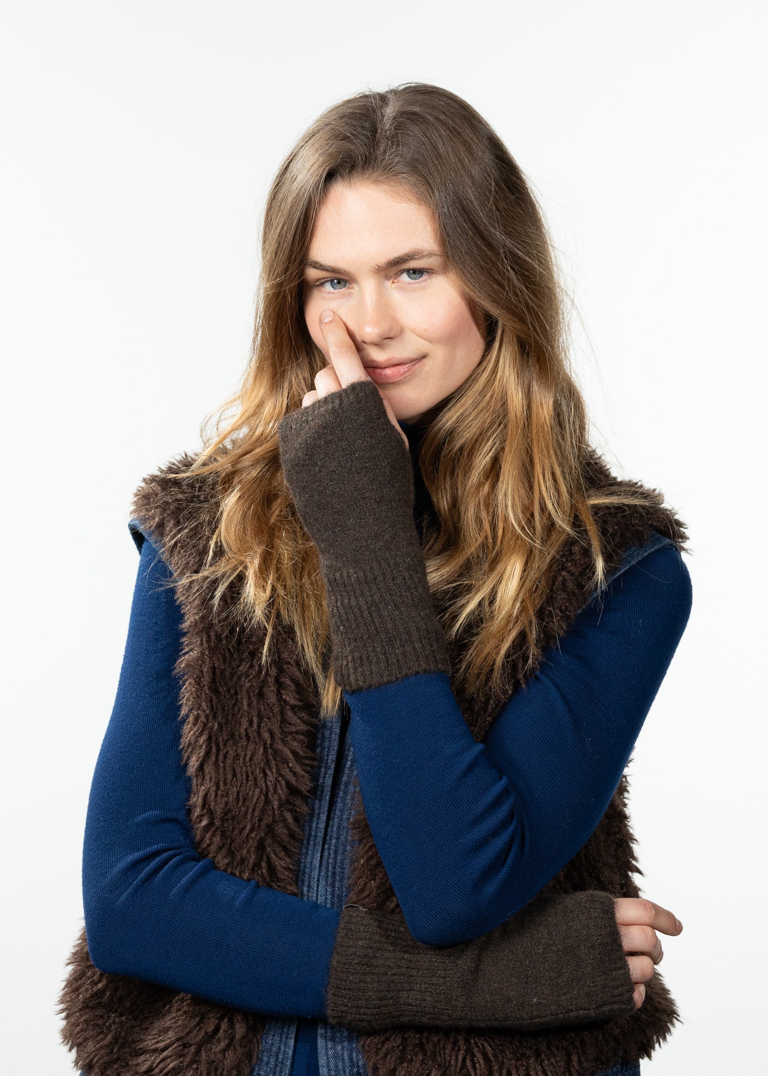 Women Fhearna Fingerless Gloves dark brown - Front