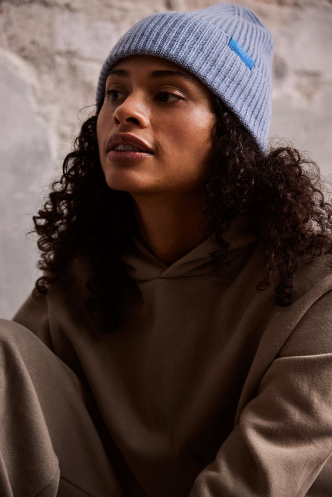Unisex Mareije Beanie light blue - Model