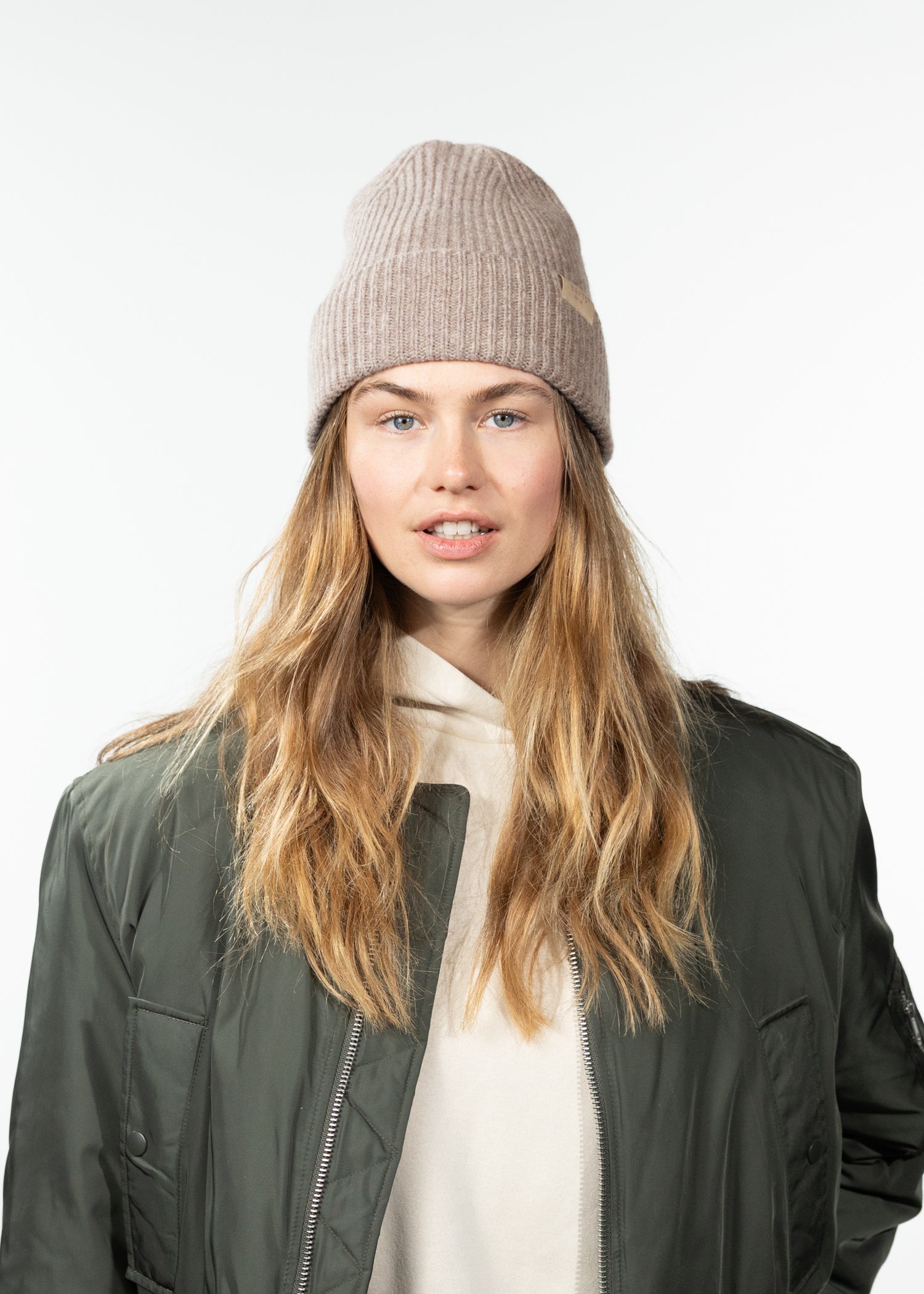Unisex Mareije Beanie light brown - Front