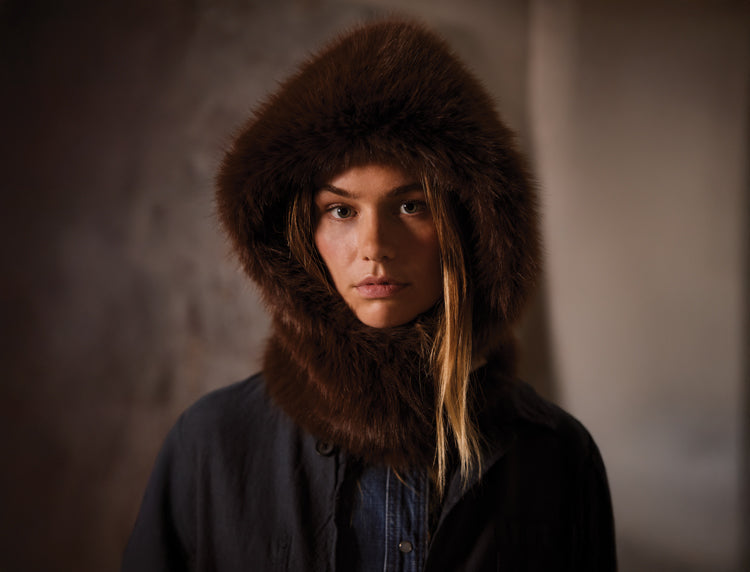 Women Angeliqa Hood dark brown - Model