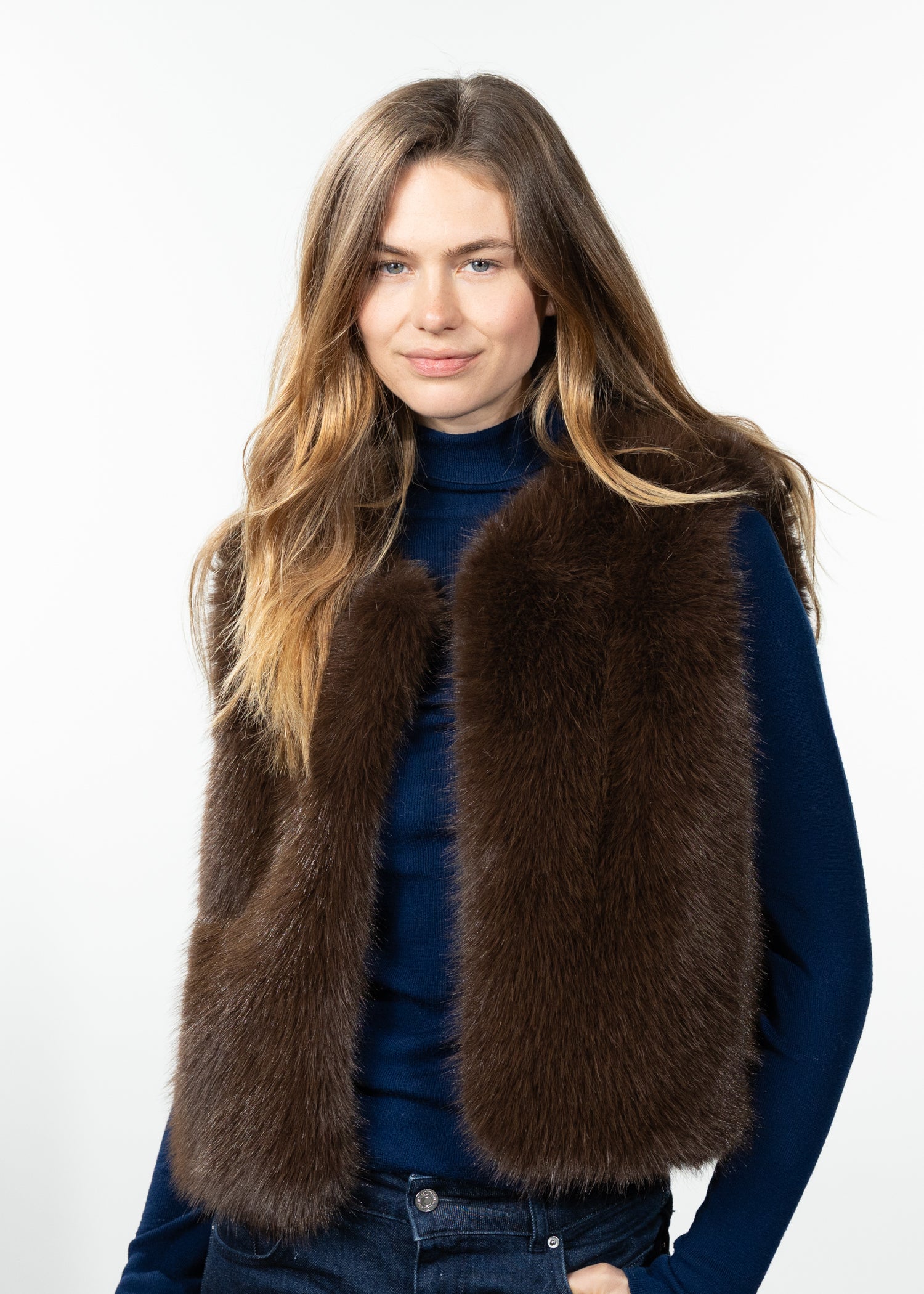 Women Annaliese Gilet dark brown - Front