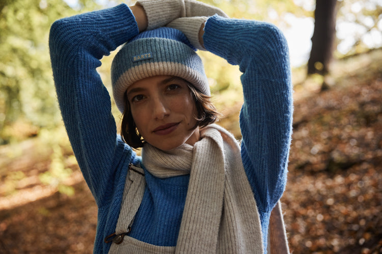Women Ailisa Beanie blue - Model
