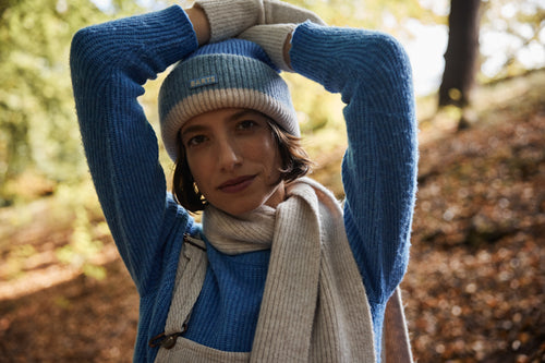 Women Ailisa Beanie blue - Model