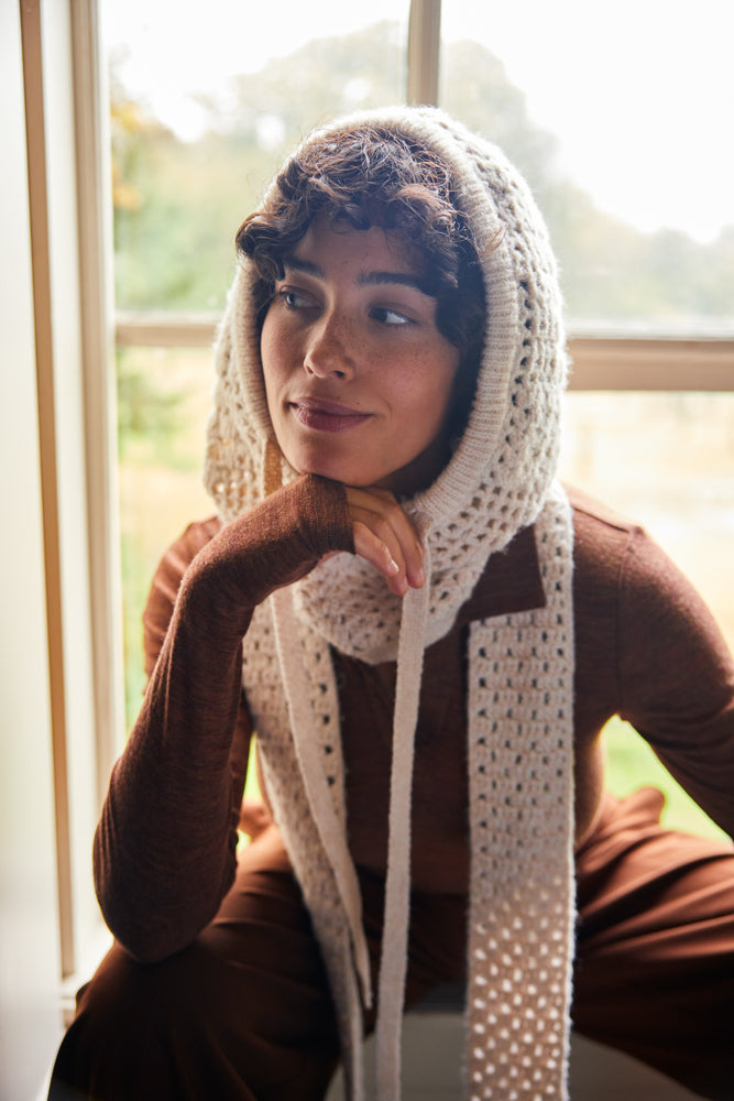 Women Lilhid Scarf cream - Model