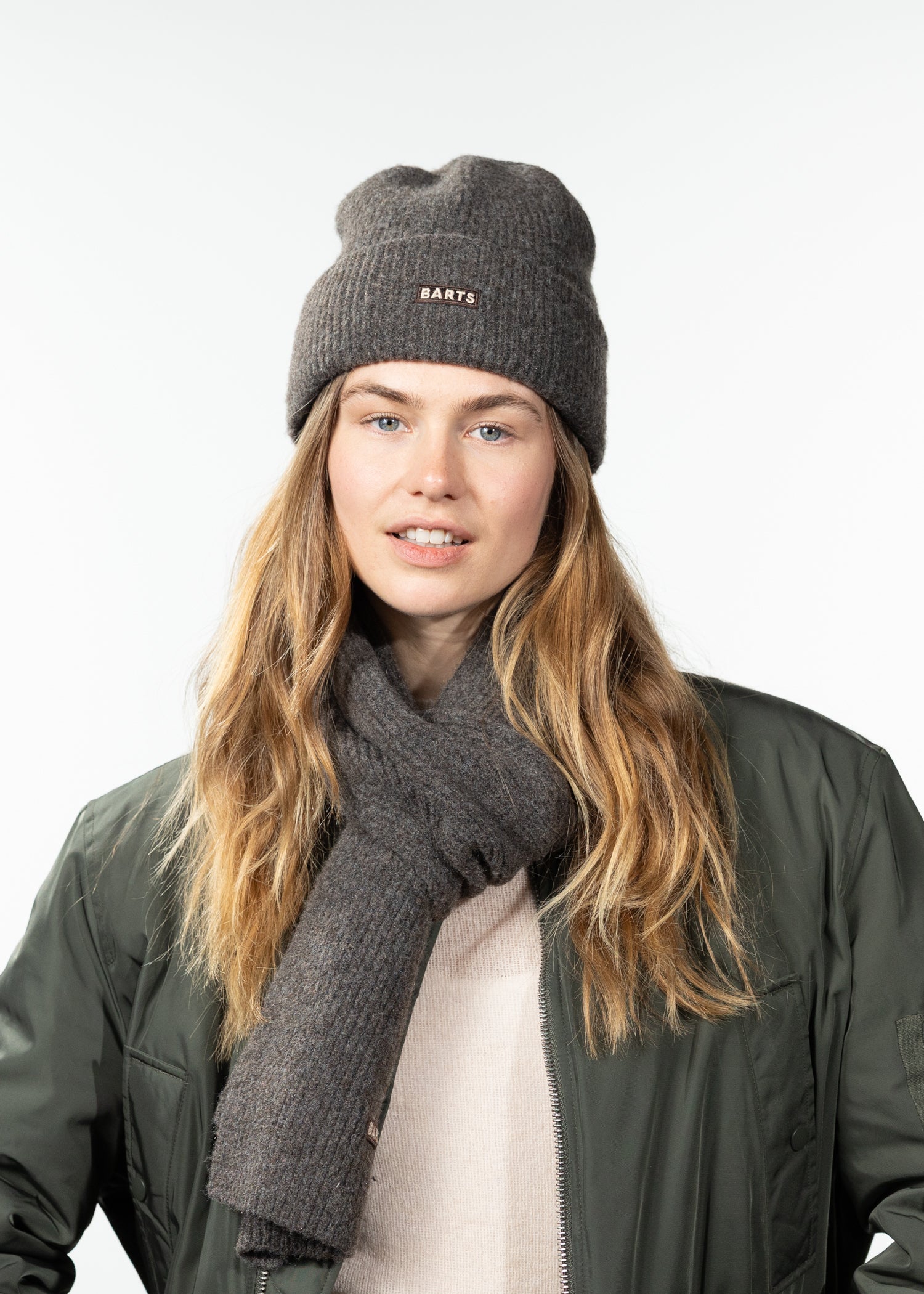 Women Ardelve Beanie dark brown - Front