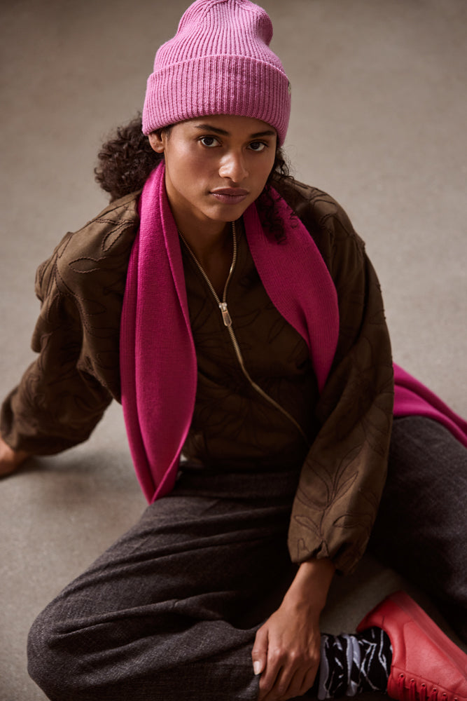 Unisex Kinabalu Scarf fuchsia - Model