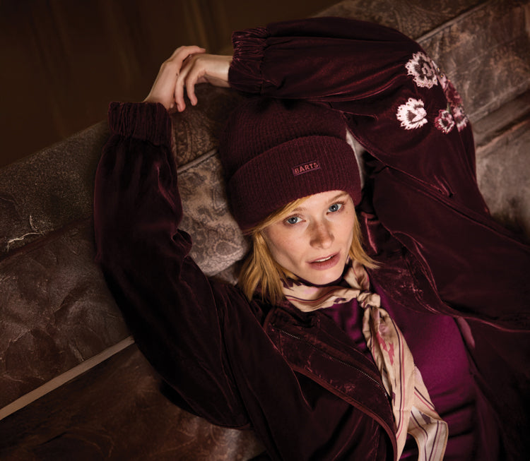 Women Valtos Scarf aubergine - Model