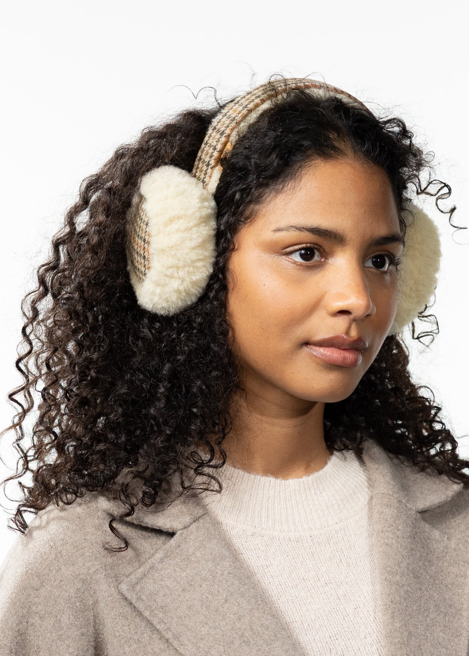 Women Maighread Earmuffs beige - Side