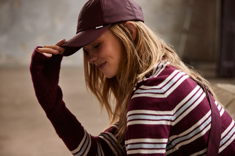 Unisex Tharnel Cap burgundy - Model