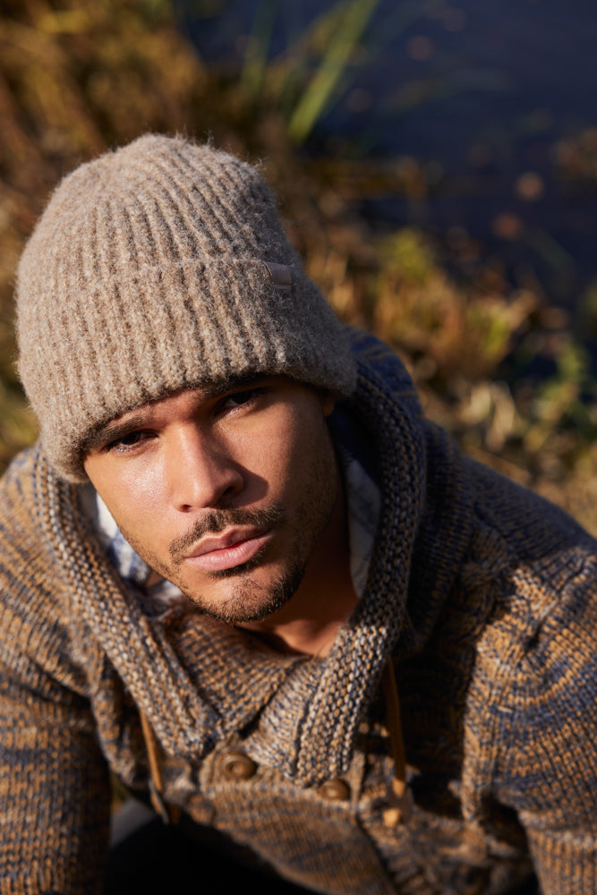 Men Dewray Beanie taupe - Model