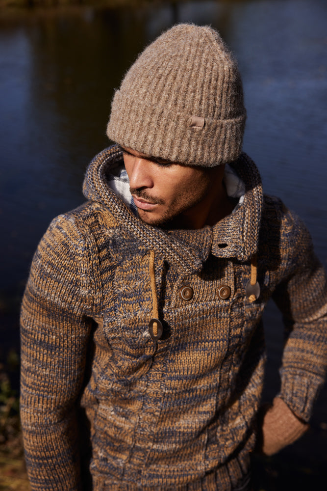 Men Dewray Beanie taupe - Model