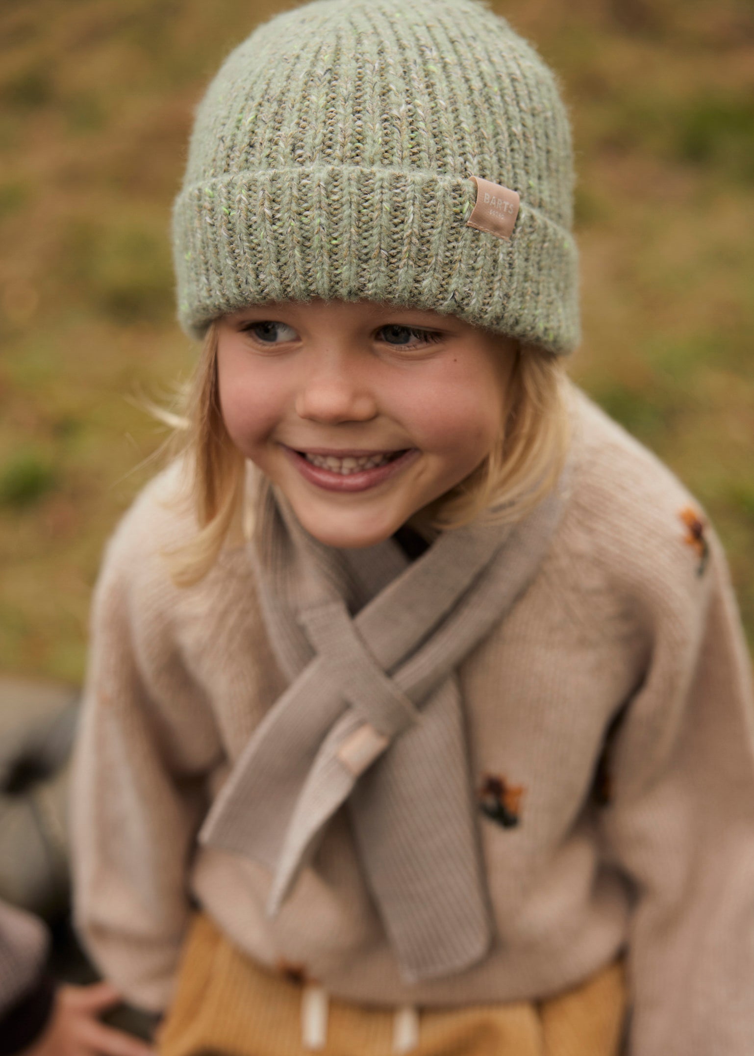 Kids Keeva Beanie khaki - Model