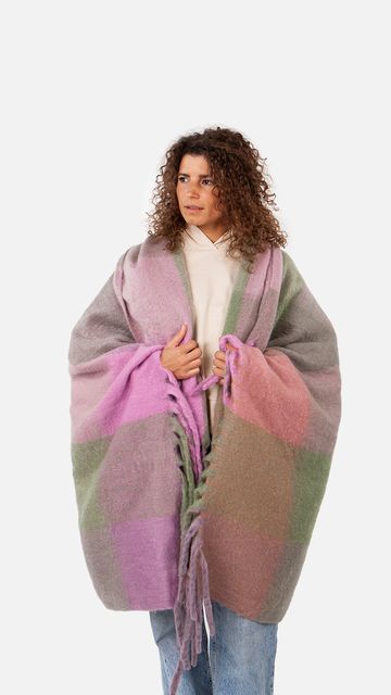 BARTS Hideaway Blanket-1